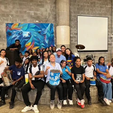 Turismo Bogotá llevó la COP16 al Distrito de Agua Blanca en Cali al colegio Nuevo Latir.