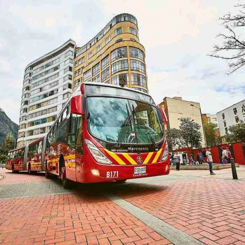 Bogotá mejora la experiencia de los turistas en TransMilenio con nueva información integrada