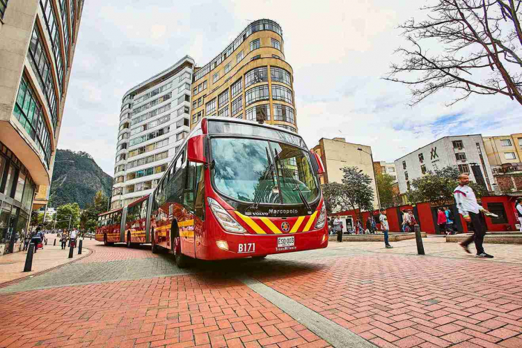 Bogotá mejora la experiencia de los turistas en TransMilenio con nueva información integrada