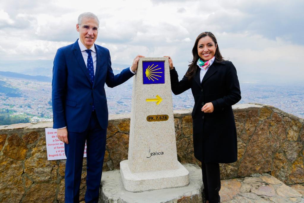 Gobiernos de Galicia y Colombia inauguran en Monserrate el Hito Xacobeo, símbolo del Camino de Santiago de Compostela