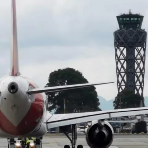Fiscalía iniciará investigación a controladores que permitieron que un menor de edad manejara el tráfico aéreo en El Dorado