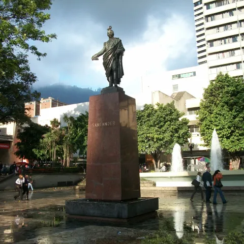 Bogotá refuerza la seguridad en el Centro Histórico y el Parque Santander ante presuntos casos de extorsión a turistas y explotación animal
