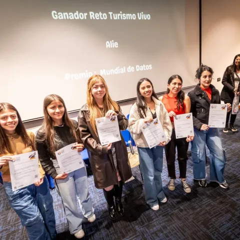Bogotá apuesta por la innovación juvenil para transformar el turismo: así cerró el Summit Tourism Data Lab 2025