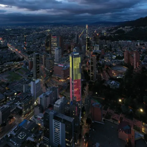 ¡Bogotá celebra sus 486 años! Mariachi de Guadalajara dio serenata a la ciudad desde lo alto de la Torre Colpatria