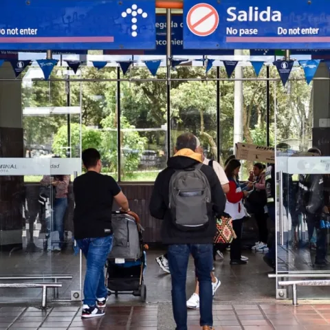 Turismo colombiano en auge: transporte terrestre impulsa conectividad y crecimiento de visitantes