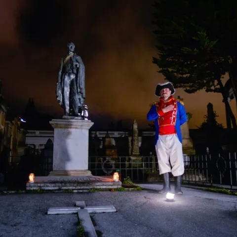 Llegaron las noches de historia y memoria al Cementerio Central
