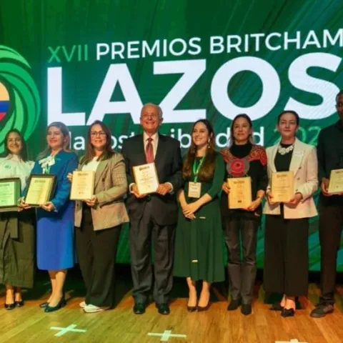 Bogotá impulsa la sostenibilidad empresarial en turismo y acompaña los Premios Lazos 2025 de la Cámara Colombo Británica
