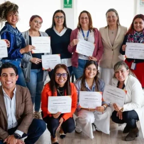 El IDT recibió la certificación de los primeros 19 Cuidadores de Confianza del Distrito