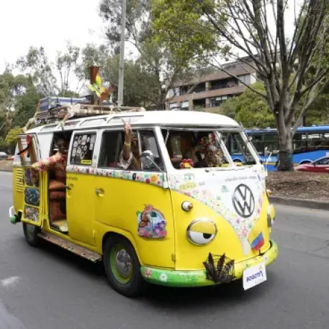 El desfile de Autos Clásicos y Antiguos se reprograma, para facilitar la operación de acopio y envío de ayuda humanitaria hacia los departamentos afectados por el terremoto