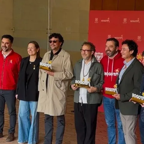 “Nos llena de orgullo”: Poligamia recibe reconocimiento como Embajador de Bogotá antes de su concierto en Festival Cordillera