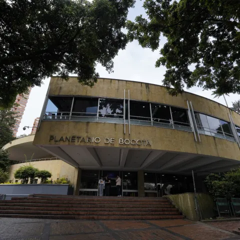 Electrónica, títeres y descanso: el Domo del Planetario de Bogotá despide octubre