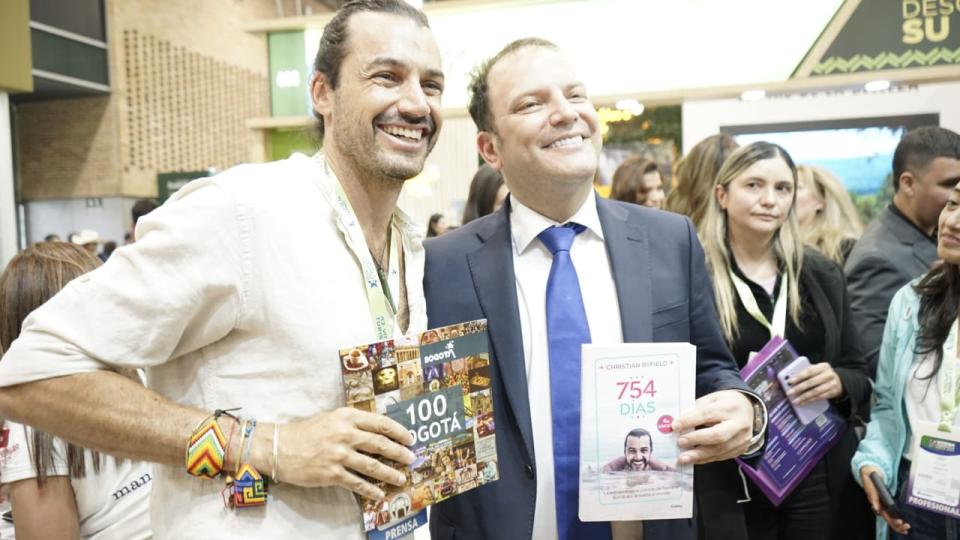 Lanzamiento de la guía turística "100 Experiencias que Deberías Vivir en Bogotá al Menos una Vez en la Vida" en la Vitrina de ANATO 2024