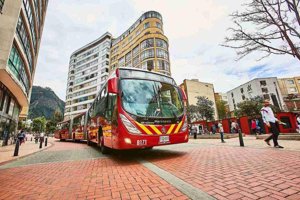 Bogotá mejora la experiencia de los turistas en TransMilenio con nueva información integrada