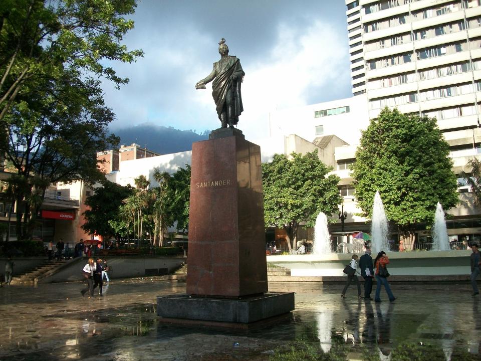 Bogotá refuerza la seguridad en el Centro Histórico y el Parque Santander ante presuntos casos de extorsión a turistas y explotación animal