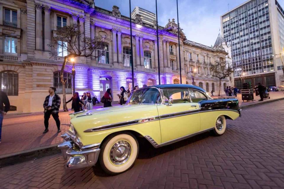 Desfile de Autos Clásicos y Antiguos 2025, un homenaje sobre ruedas en Bogotá