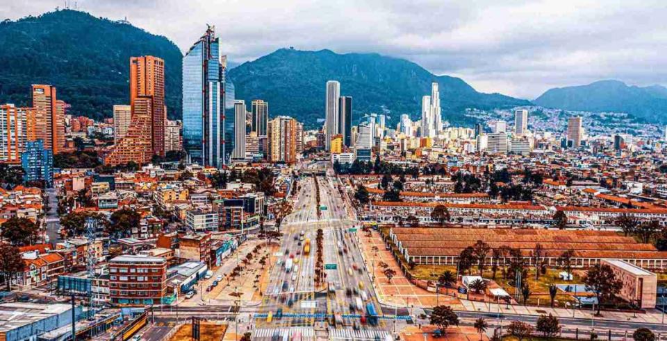 Se fortalece la conectividad con Europa a través de la nueva ruta aérea directa entre Bogotá y Paris