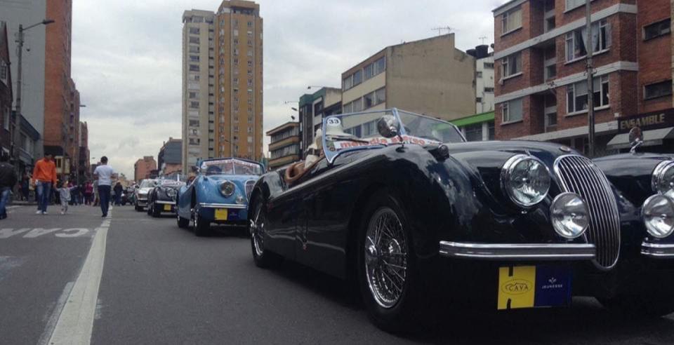 Bogotá Celebra Sus 486 Años de historia con un espectacular Desfile de Autos Clásicos y Antiguos.