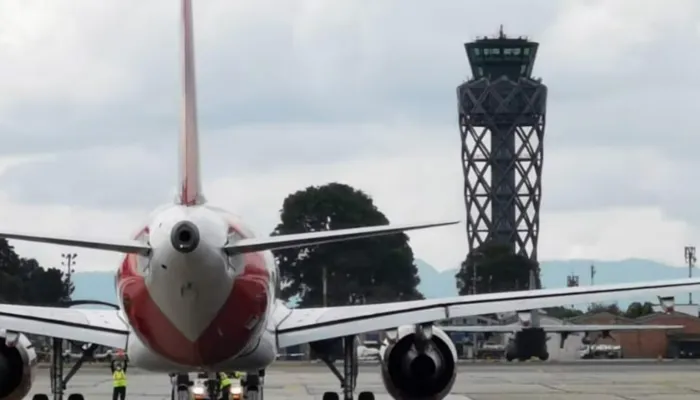 Fiscalía iniciará investigación a controladores que permitieron que un menor de edad manejara el tráfico aéreo en El Dorado