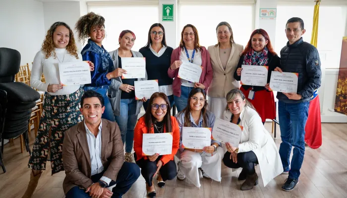 Funcionarios del IDT celebran logro institucional