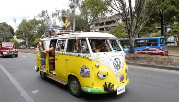 El desfile de Autos Clásicos y Antiguos se reprograma, para facilitar la operación de acopio y envío de ayuda humanitaria hacia los departamentos afectados por el terremoto