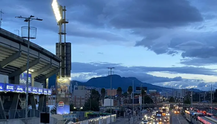 BTS reúne a miles de fanáticos en Bogotá: impacto económico y turístico del World Tour ARIRANG en El Campín