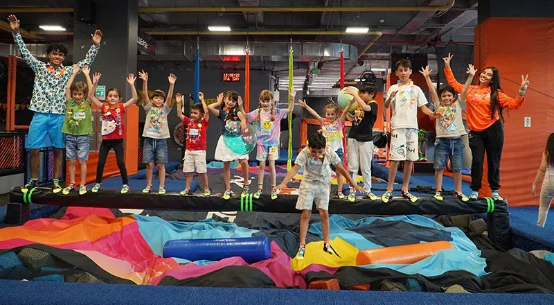 Bogotá impulsa el turismo familiar con alianza estratégica entre Sky Zone y Mundo Aventura