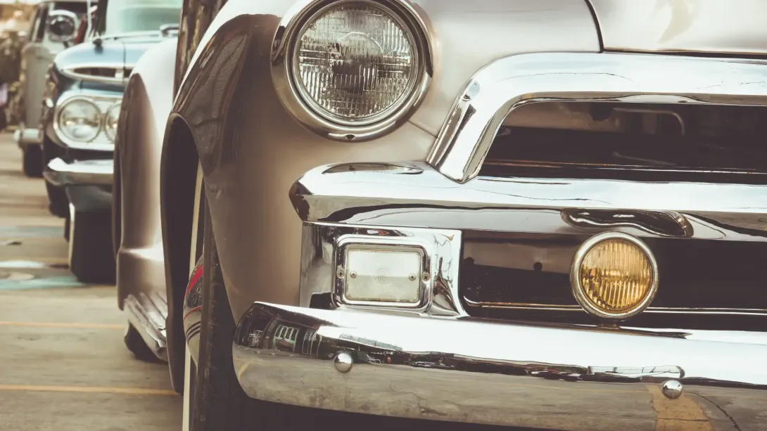 ¿Cuándo y dónde se realizará el desfile de autos clásicos y antiguos en Bogotá?