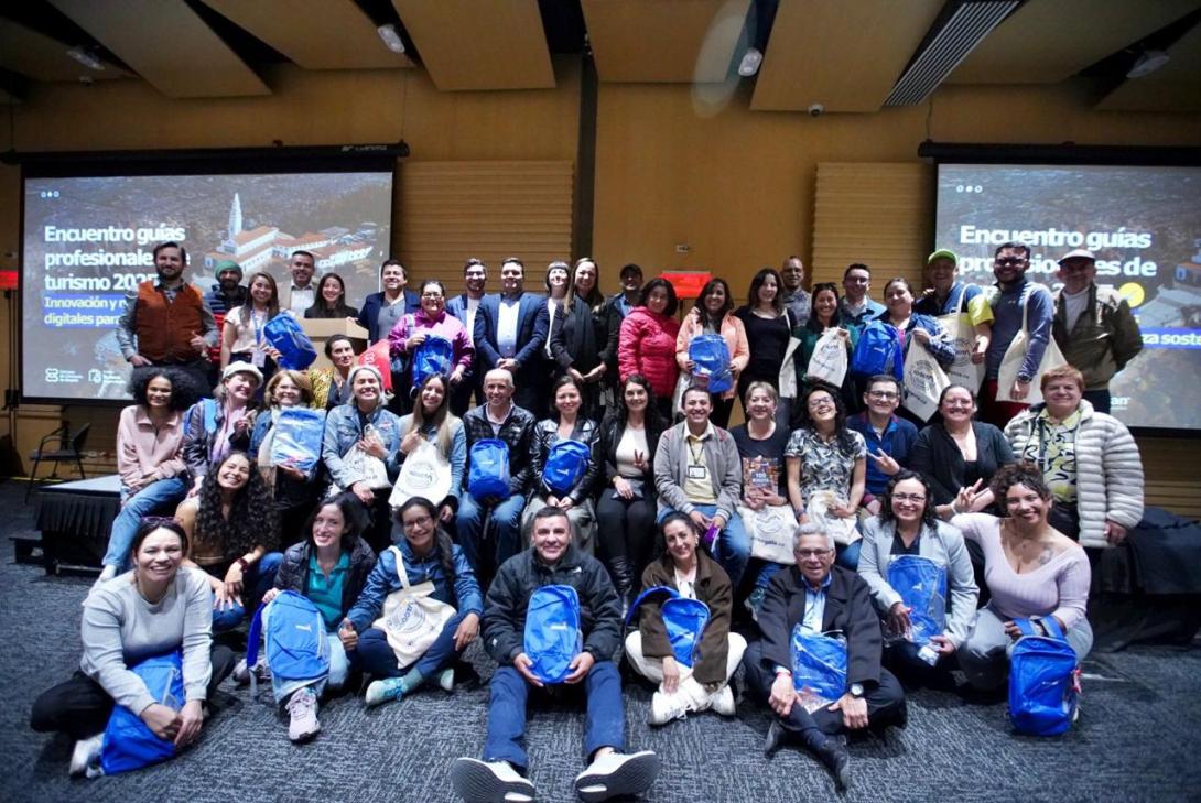 Bogotá avanza en su estrategia de guianza turística: más de 150 guías profesionales de turismo fortalecen sus capacidades en innovación y sostenibilidad