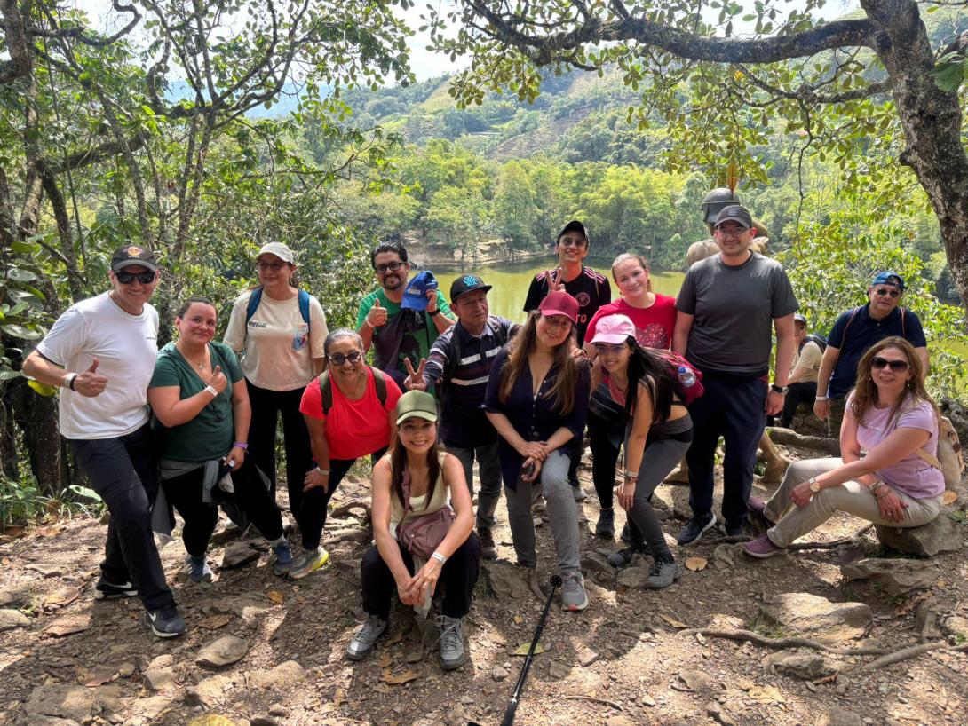 El IDT fortalece el bienestar y la integración de sus servidores públicos con jornada ecológica en la Laguna del Tabacal