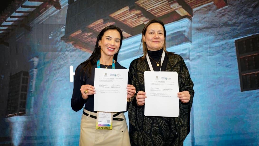 Ángela Garzón Caicedo, directora general del Instituto Distrital de Turismo de Bogotá, y Miyerlandi Torres Agredo, secretaria de Turismo del Valle del Cauca