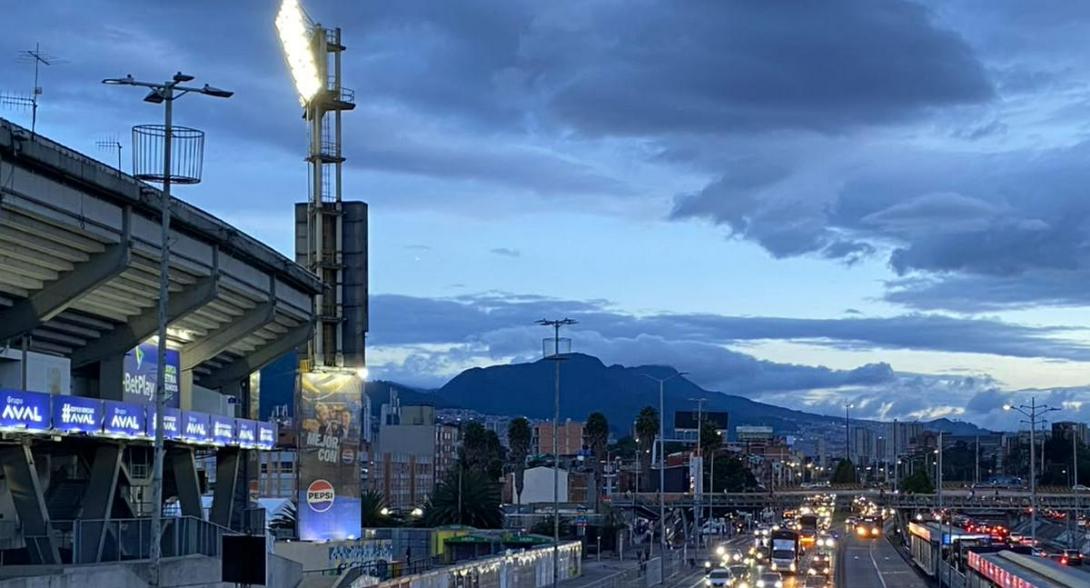 BTS reúne a miles de fanáticos en Bogotá: impacto económico y turístico del World Tour ARIRANG en El Campín